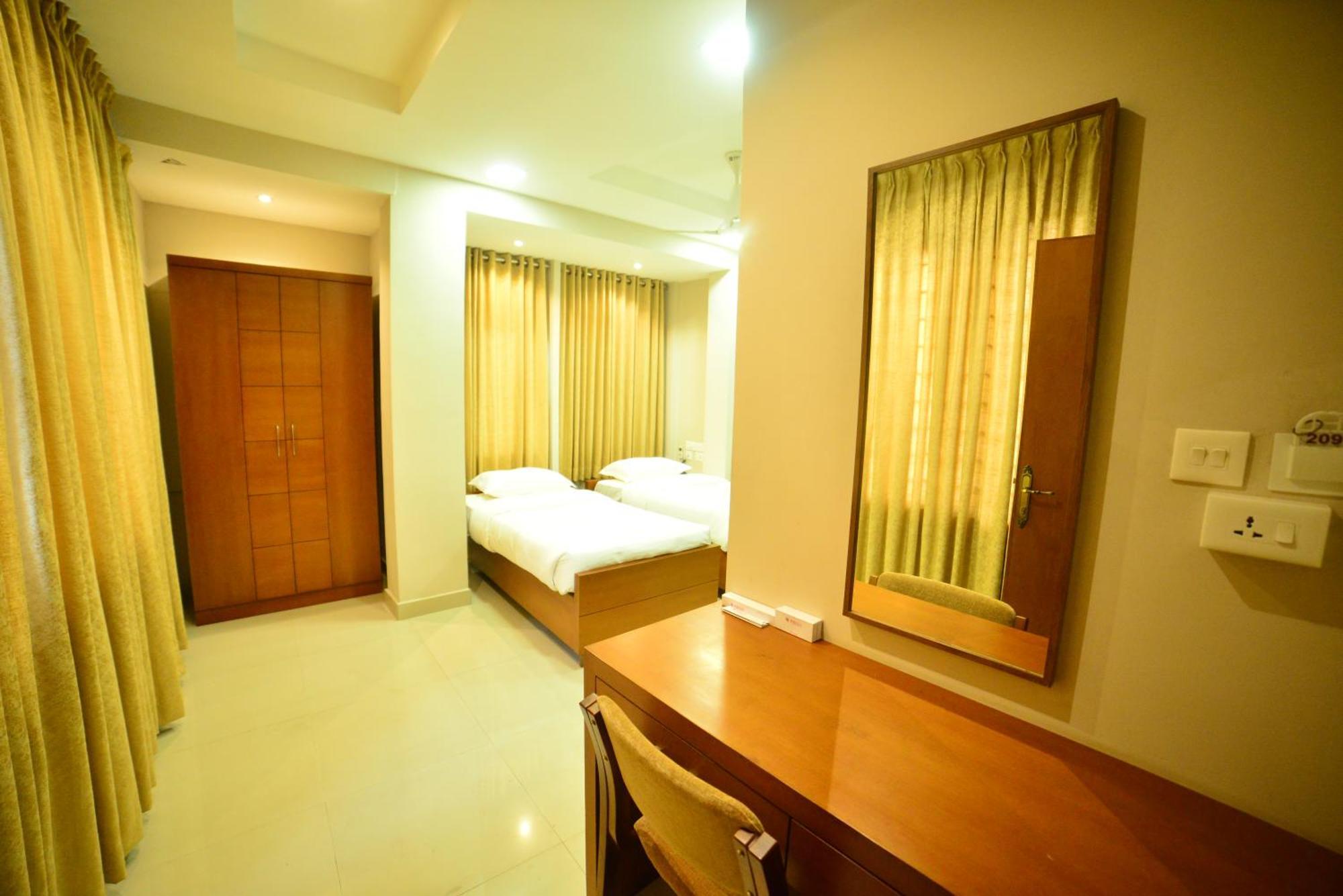 Hotel Priya كوتاكال المظهر الخارجي الصورة