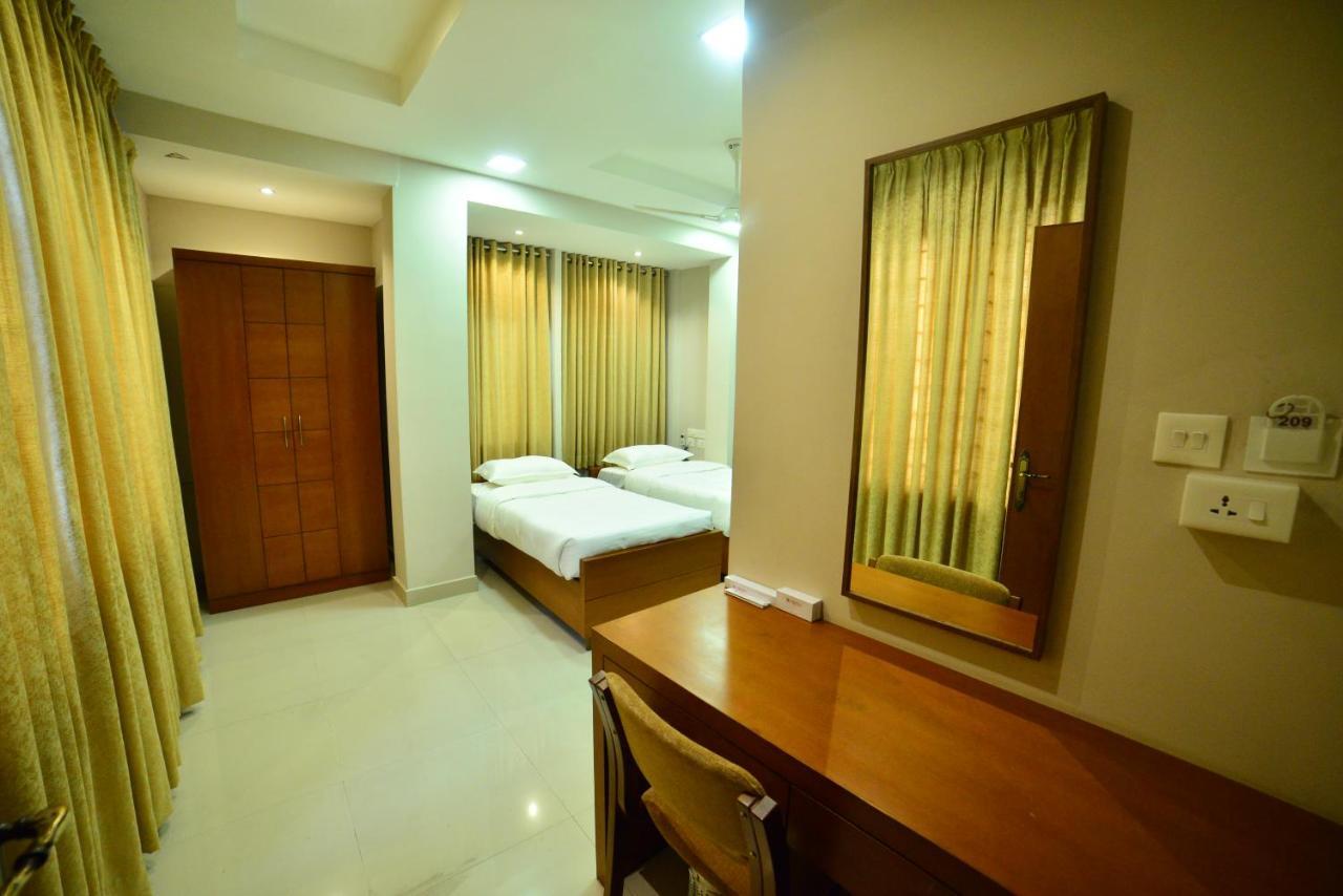 Hotel Priya كوتاكال المظهر الخارجي الصورة