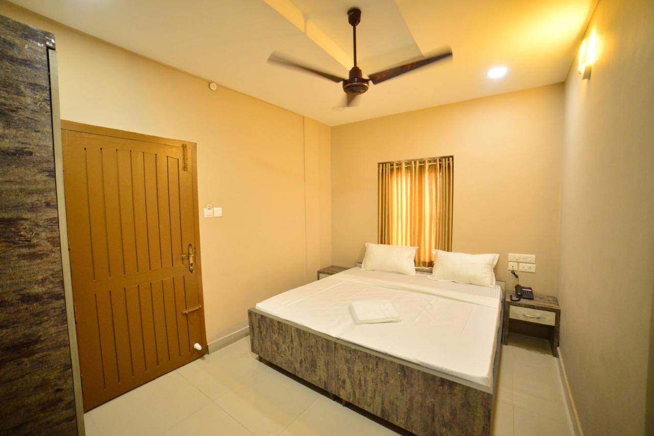 Hotel Priya كوتاكال المظهر الخارجي الصورة