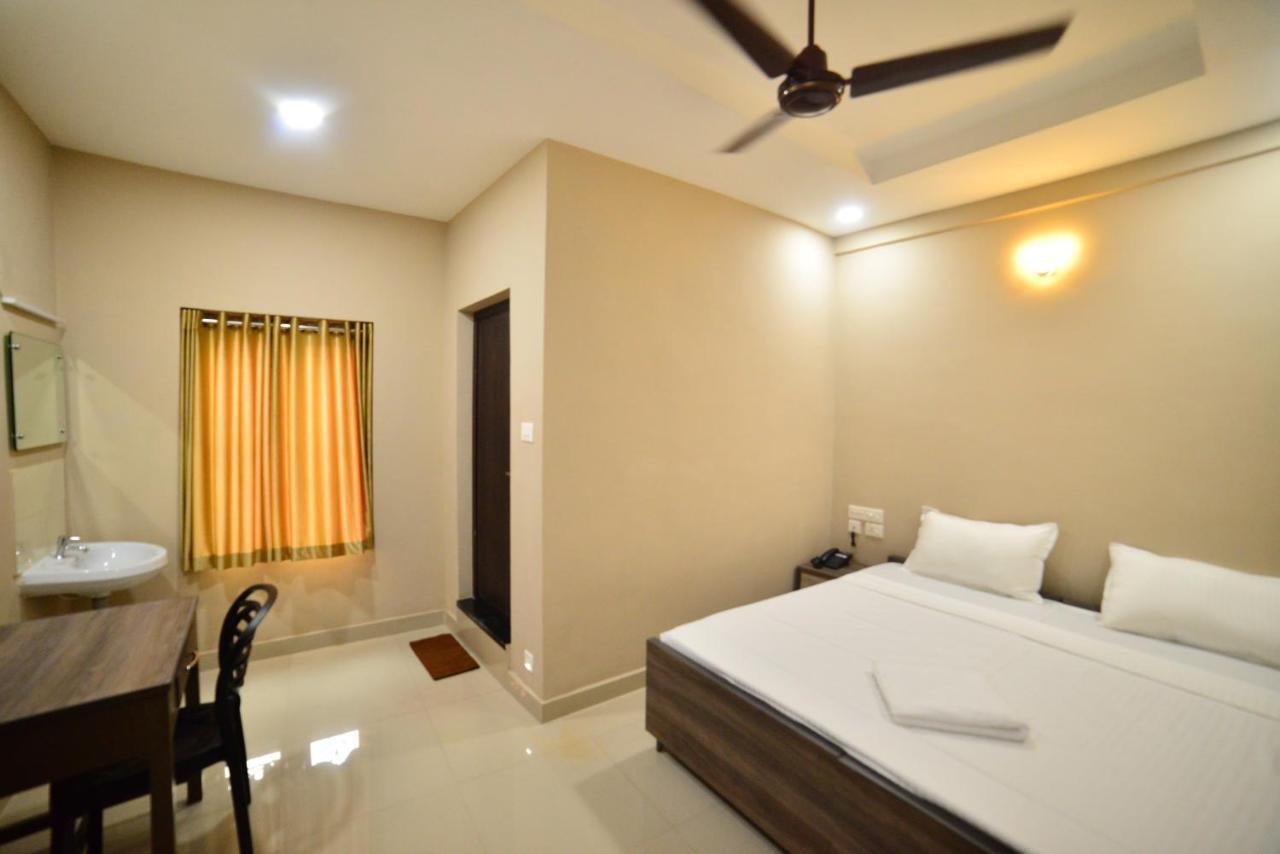 Hotel Priya كوتاكال المظهر الخارجي الصورة