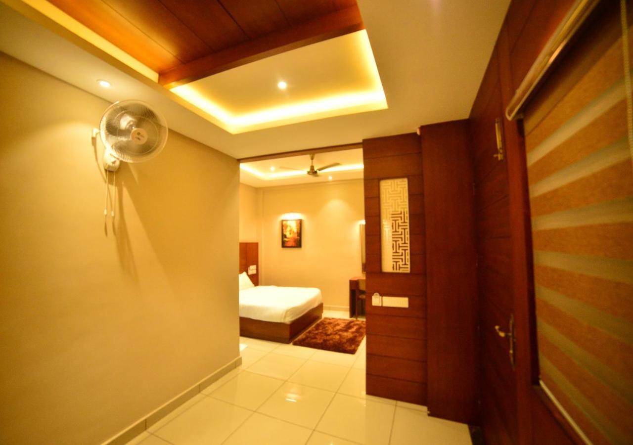 Hotel Priya كوتاكال المظهر الخارجي الصورة
