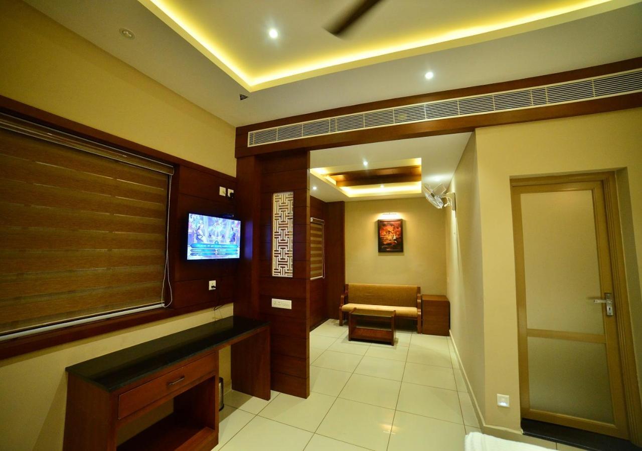 Hotel Priya كوتاكال المظهر الخارجي الصورة