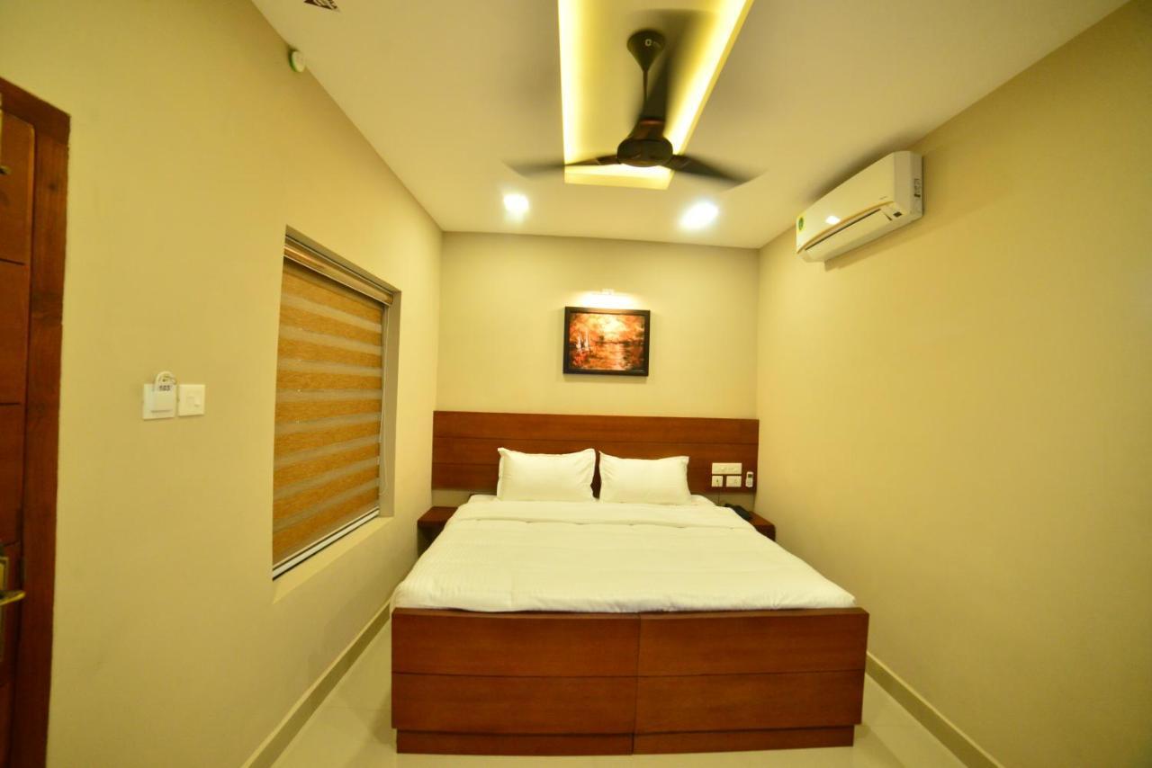 Hotel Priya كوتاكال المظهر الخارجي الصورة