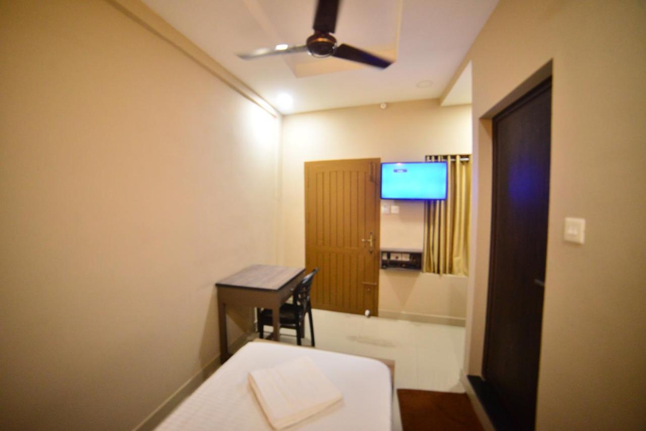 Hotel Priya كوتاكال المظهر الخارجي الصورة