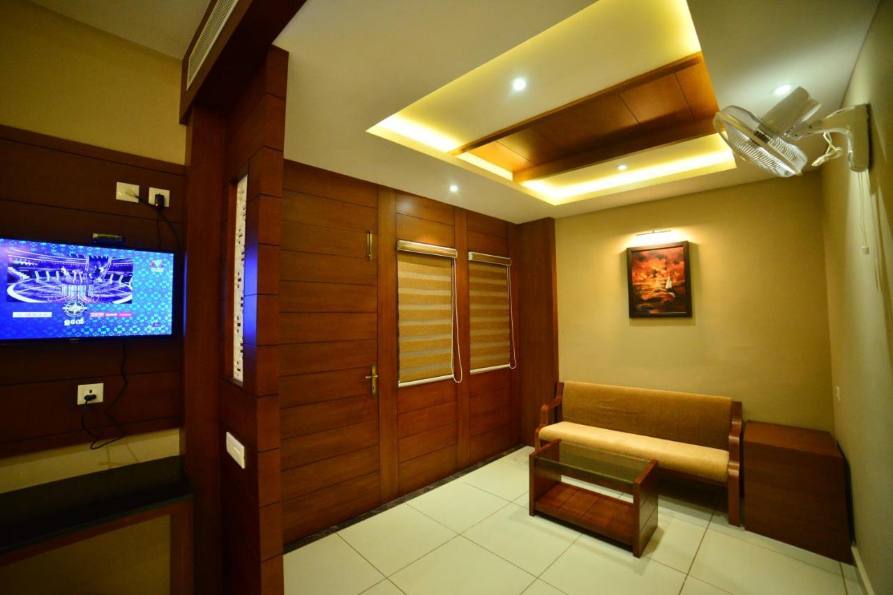 Hotel Priya كوتاكال المظهر الخارجي الصورة